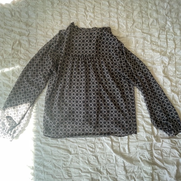 Frank And Oak Size Medium. Patterned button down blouse with tie. - Picture 4 of 4